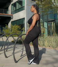 Load image into Gallery viewer, Everyday Flare Cargo Leggings(Black)