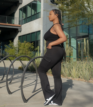 Load image into Gallery viewer, Everyday Flare Cargo Leggings(Black)