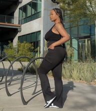 Load image into Gallery viewer, Everyday Flare Cargo Leggings(Black)