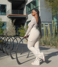 Load image into Gallery viewer, Everyday Flare Cargo Leggings(Cream)