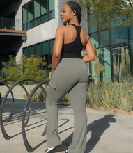 Load image into Gallery viewer, Everyday Flare Cargo Leggings(Olive)