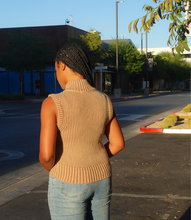 Load image into Gallery viewer, Urban Knitted Sweater Vest(Caramel)