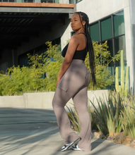 Load image into Gallery viewer, Everyday Flare Cargo Leggings(Truffle)