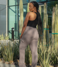Load image into Gallery viewer, Everyday Flare Cargo Leggings(Truffle)