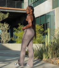 Load image into Gallery viewer, Everyday Flare Cargo Leggings(Truffle)