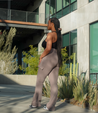 Load image into Gallery viewer, Everyday Flare Cargo Leggings(Truffle)