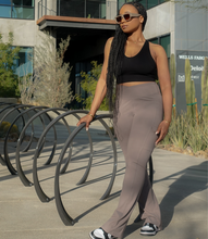 Load image into Gallery viewer, Everyday Flare Cargo Leggings(Truffle)