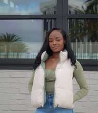 Load image into Gallery viewer, Reversible Puffer Vest(Olive/Cream)