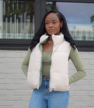 Load image into Gallery viewer, Reversible Puffer Vest(Olive/Cream)