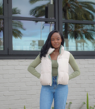 Load image into Gallery viewer, Reversible Puffer Vest(Olive/Cream)