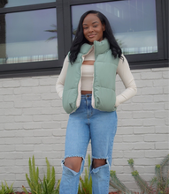 Load image into Gallery viewer, Reversible Puffer Vest(Olive/Cream)