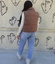 Load image into Gallery viewer, Reversible Puffer Vest(Cocoa/Cream)
